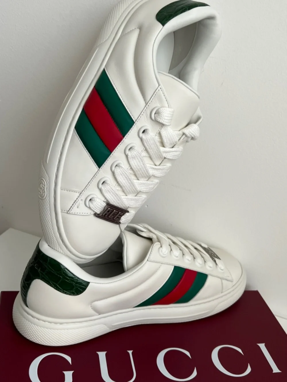 Gucci Men's Ace Sneaker White Leather Green Red Web ACE Metal Tag Lace 10 US10.5
